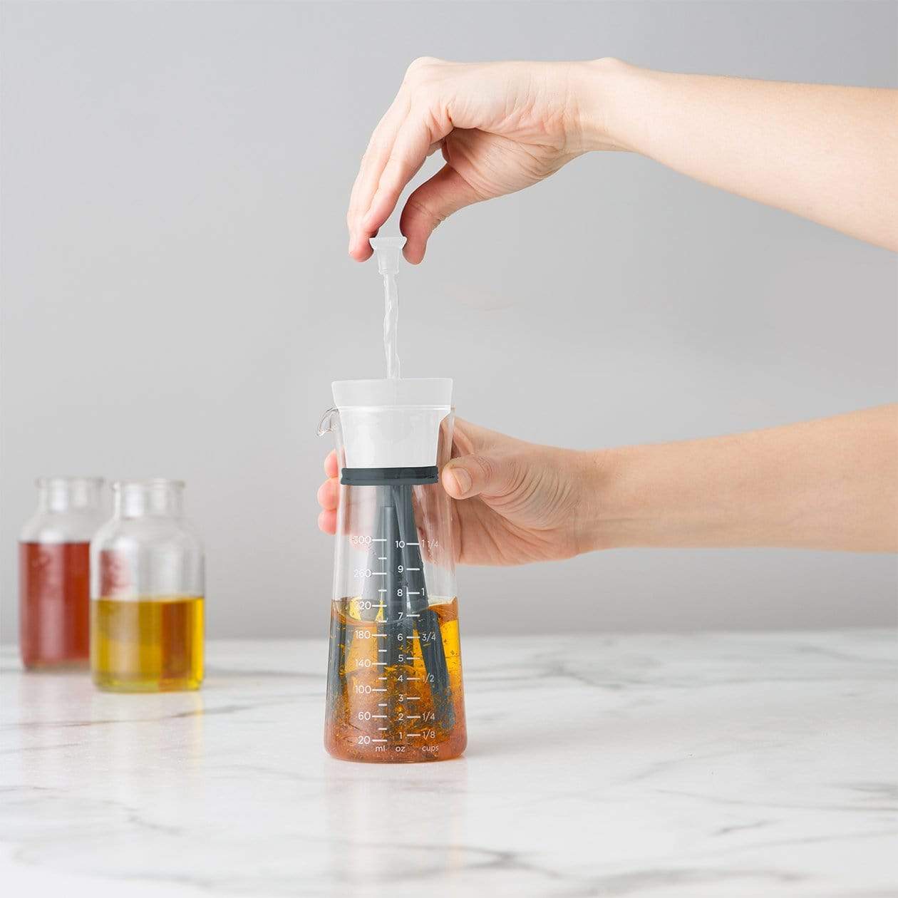 Chef'n Emulstir Salad Dressing Mixer - Thumbnail 5